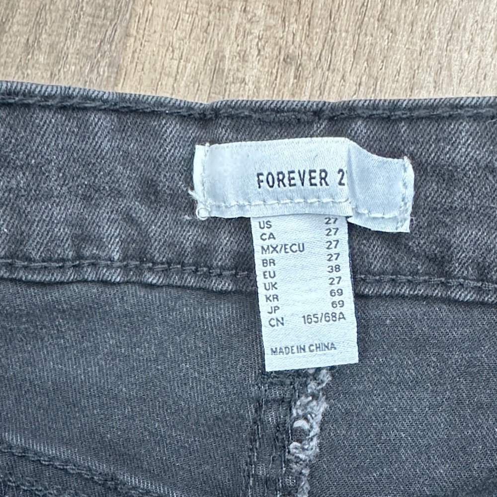 Forever 21 size 27 Black Mid Rise Skinny Jeans BNWT - Picture 8 of 8